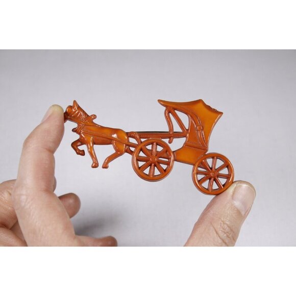 1940s celluloid horse drawn buggy brooch by Nicholas Barbieri pat 133191 - Picture 7 of 8